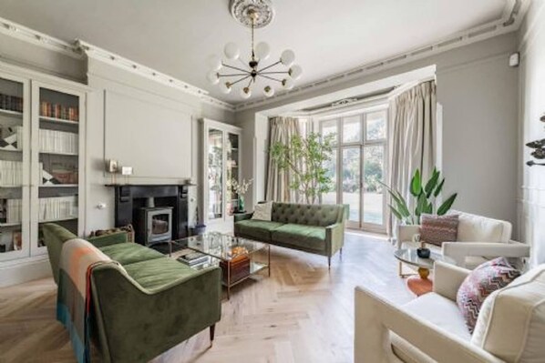 Nhà | 5 phòng ngủ