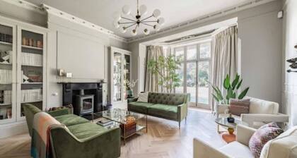 Host Stay Bressingham Lodge