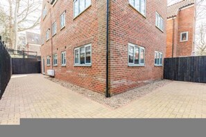 2 bedrooms
