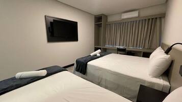 Habitación triple Confort | Wifi gratis y ropa de cama
