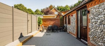 Host Stay Fender Cottage