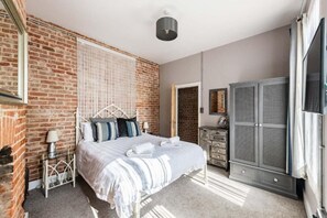 4 Schlafzimmer, Bügeleisen/Bügelbrett, Reisekinderbett, WLAN