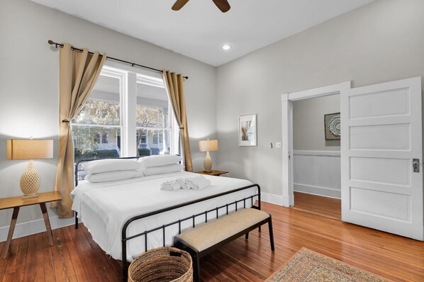 2 sovrum, skrivbord, strykjärn/strykbräda och gratis wi-fi