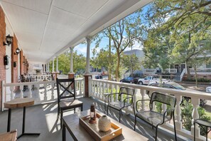 Outdoor dining - Charming Light-Filled Home W/ Parking + Courtyard by Lucky Savannah (Savannah)
