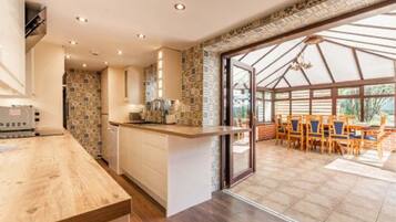 Rumah | 4 kamar tidur