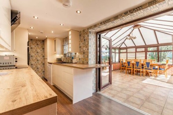 4 bedrooms - Host Stay Honeysuckle Cottage (Cromer)