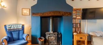 Host Stay Honeysuckle Cottage