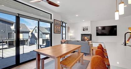 Cozy Winter Retreat-Access to Hot Tub!