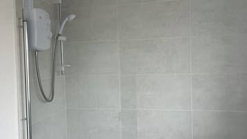 Comfort Single Room | Bathroom | Hair dryer, towels