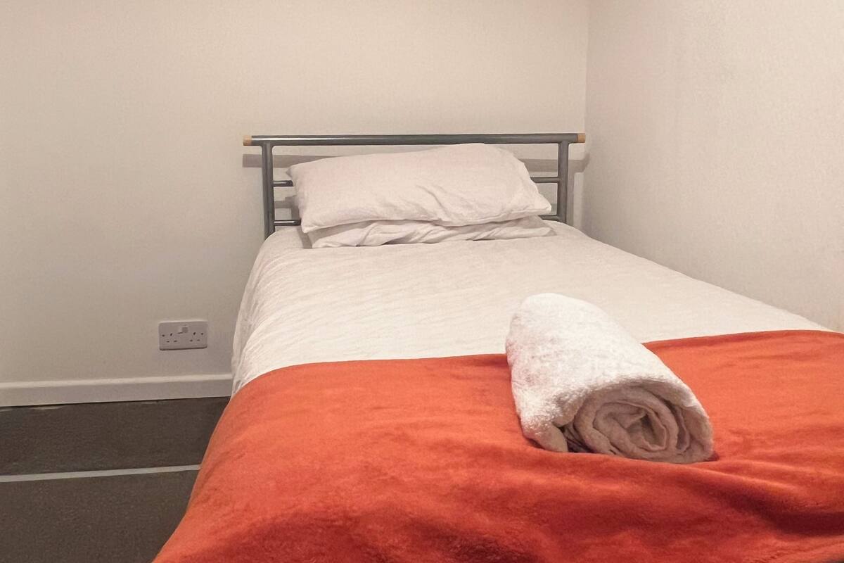 Comfort Single Room | Laptop workspace, iron/ironing board (on request), free WiFi