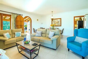 Living area - Finca Gerania, quietly located vacation home with garden and pool, near the beach 3 km (IB)