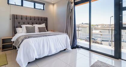 Luxury Family Villa | Grill | Smart TV | A/C