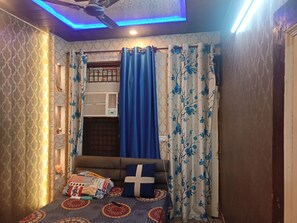Deluxe Double Room | Free WiFi - ASHIANA HOME STAY  (Jammu)