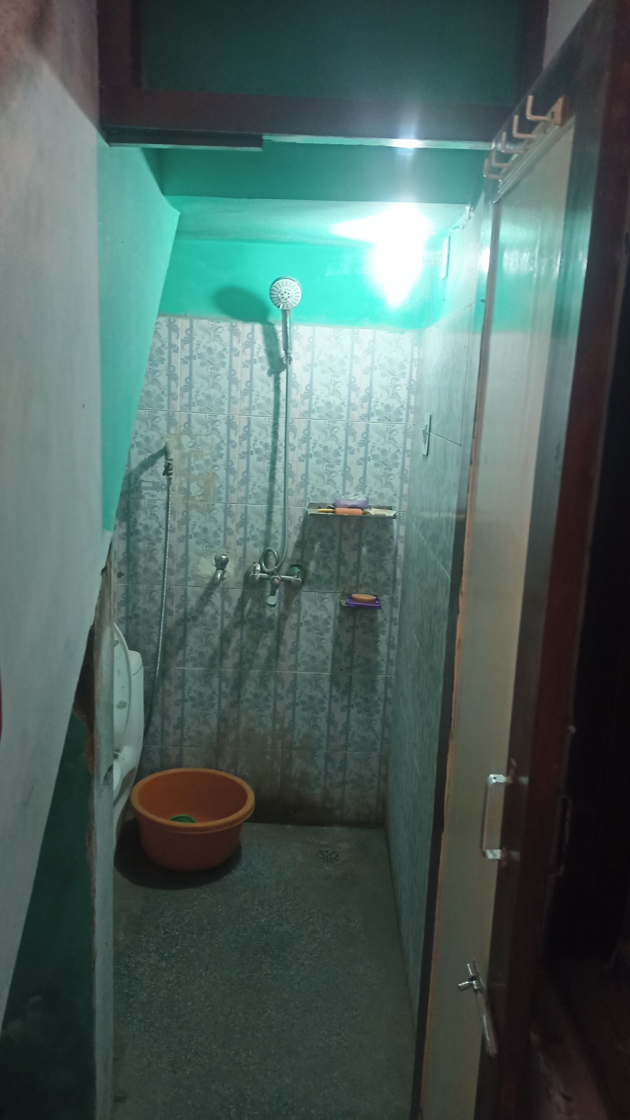 Deluxe Double Room | Bathroom | Slippers