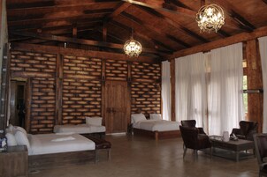 Minibar y ropa de cama 