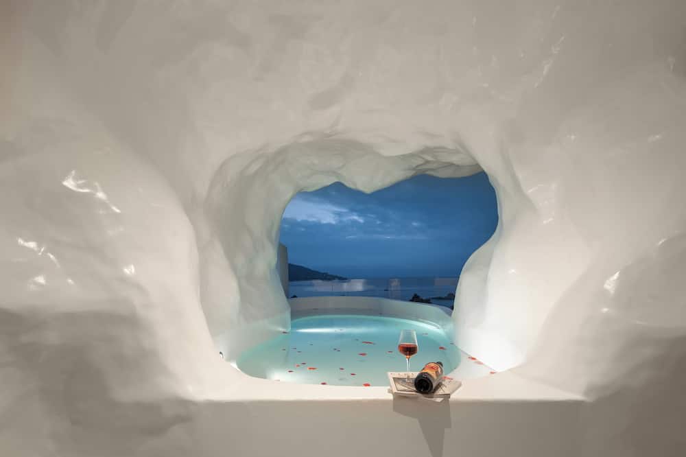 Miyue Shenzhen Blue and White Holy Island Cliff Pool Hotel