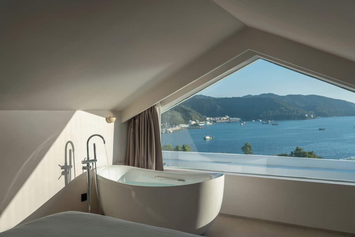 Design Double Room, 1 Queen Bed, Sea View | Premium bedding, minibar, free WiFi, bed sheets