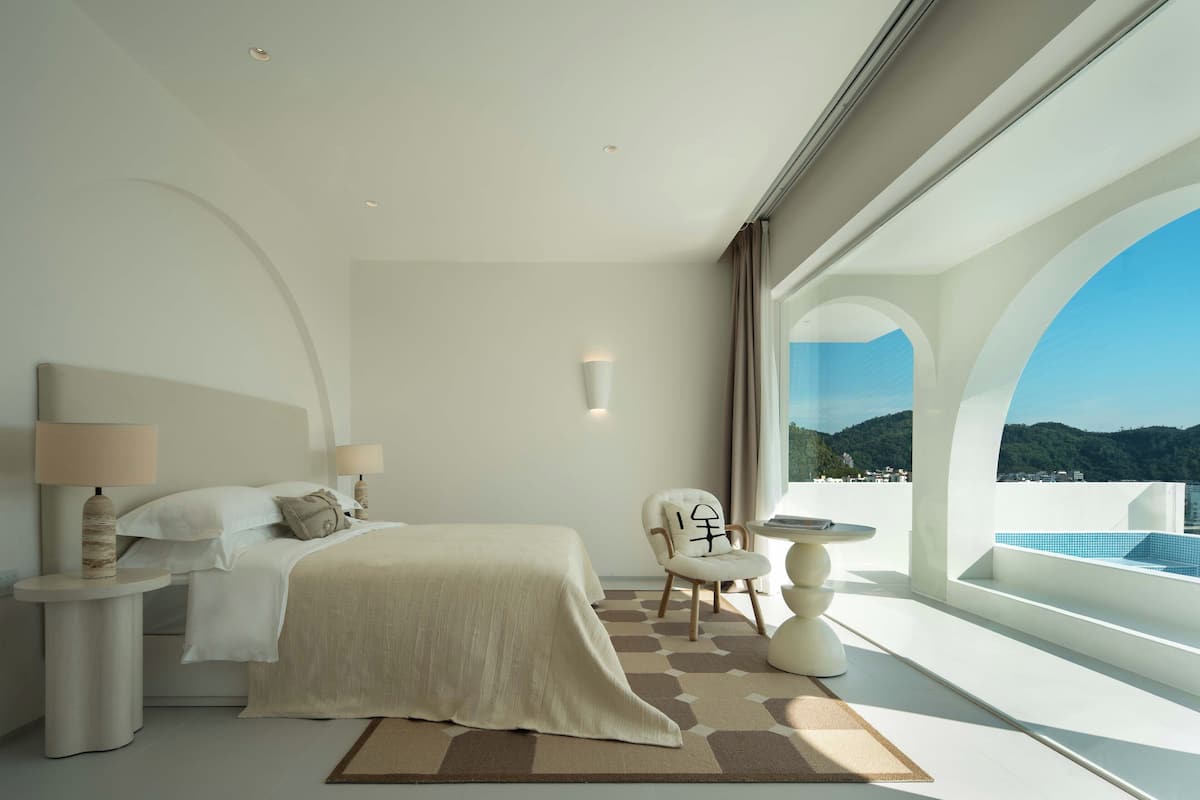 1 bedroom, premium bedding, individually decorated