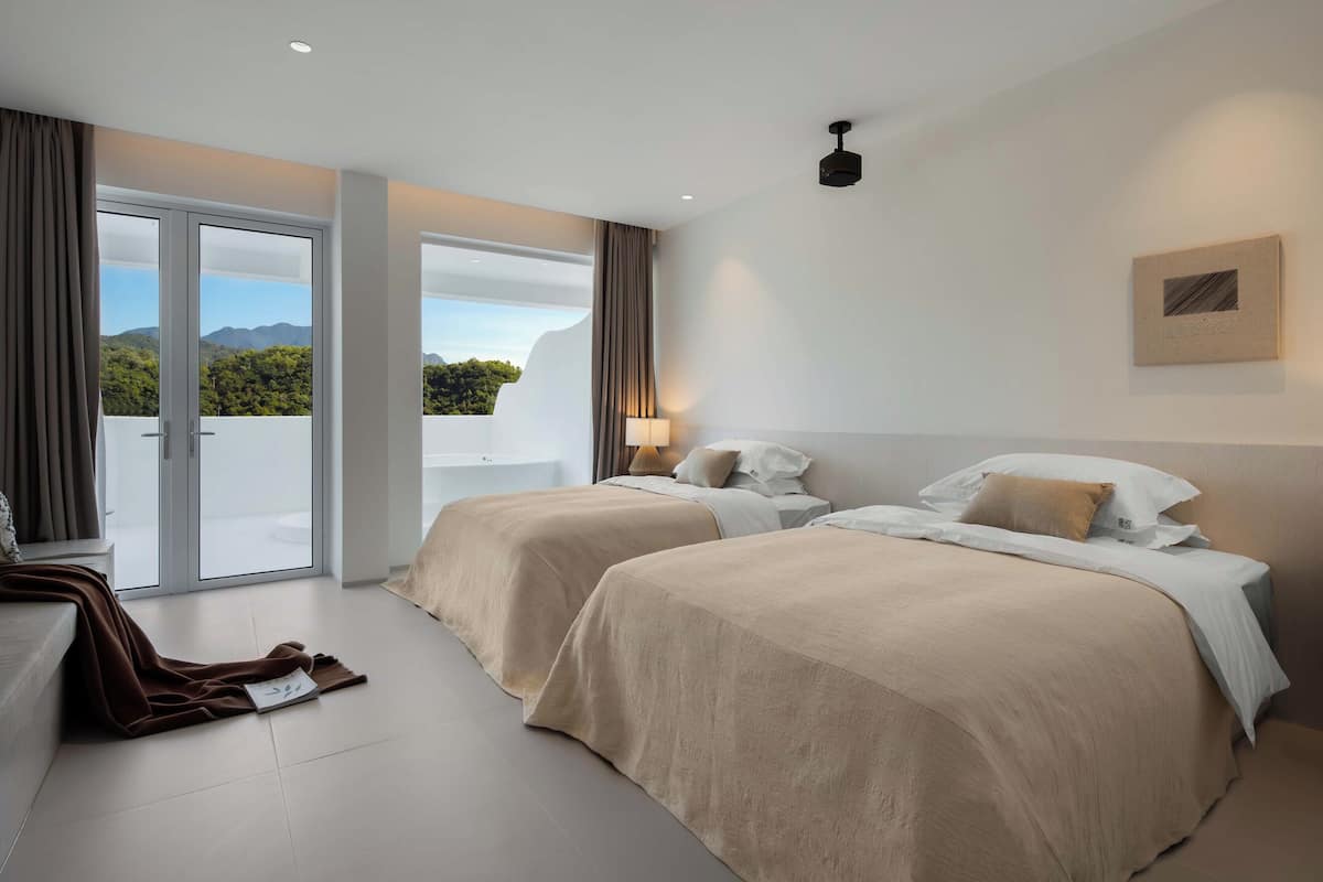 Senior Twin Room, 1 Bedroom, Partial Ocean View | Premium bedding, minibar, free WiFi, bed sheets