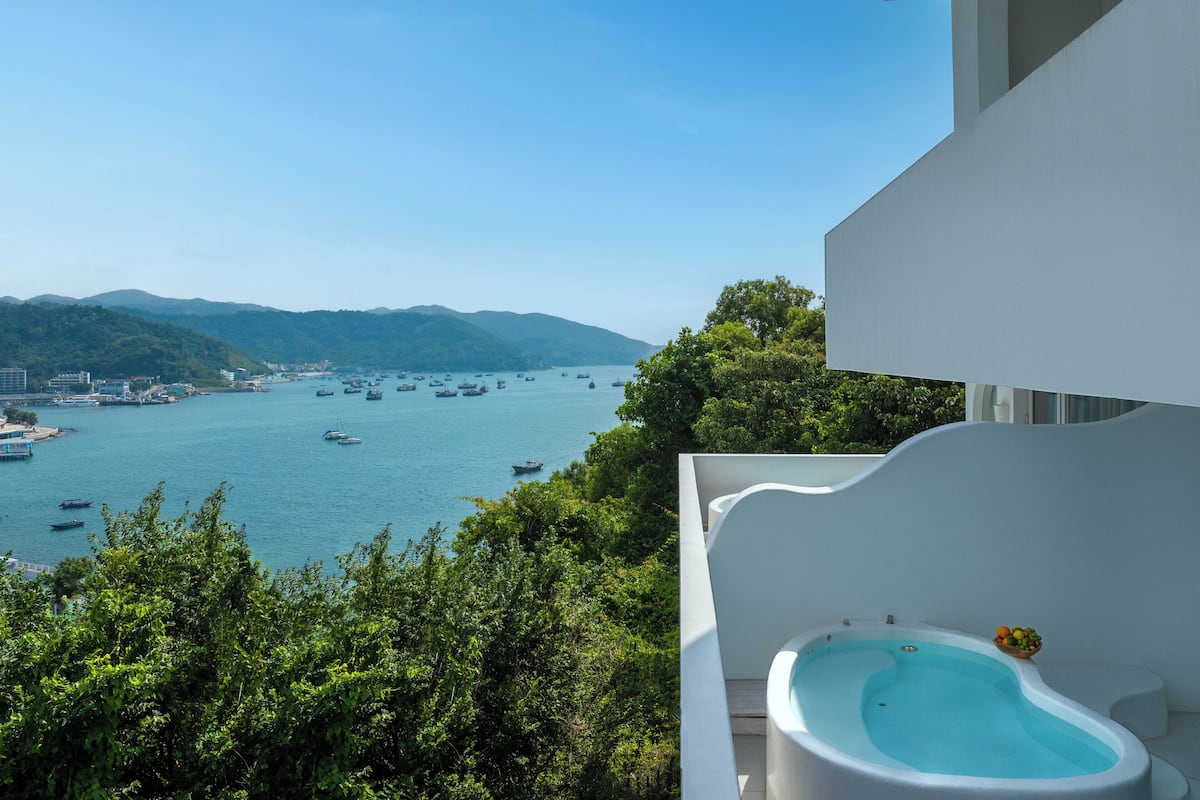 Honeymoon Double Room, 1 Queen Bed, Partial Ocean View | Premium bedding, minibar, free WiFi, bed sheets