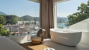 Habitación clásica doble, 1 cama de matrimonio, vistas parciales al mar | Ropa de cama de alta calidad, minibar, wifi gratis y ropa de cama