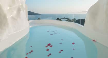 Miyue Shenzhen Blue and White Holy Island Cliff Pool Hotel