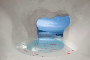 Romantic Double Room, 1 Queen Bed, Sea View - Miyue Shenzhen Blue and White Holy Island Cliff Pool Hotel (Shenzhen)