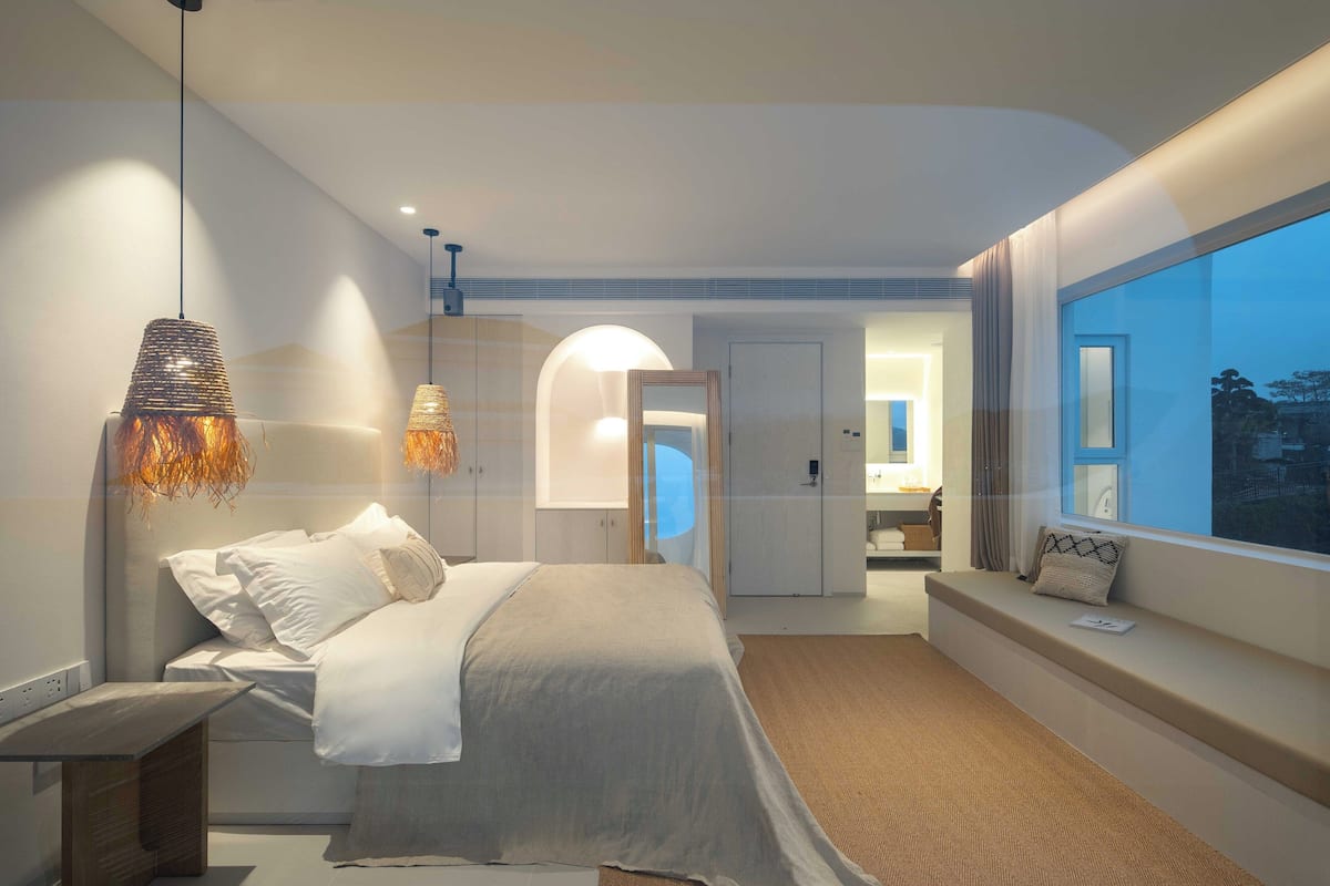 Traditional Double Room, 1 Queen Bed, Partial Ocean View | Premium bedding, minibar, free WiFi, bed sheets