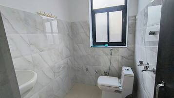 Room, Multiple Bedrooms, Smoking, Balcony | Bilik Mandi