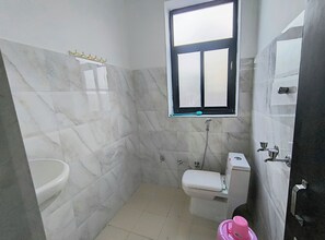 Bathroom - Room-janardan Resort Pushkar Rajasthan (Riyanbaddi)