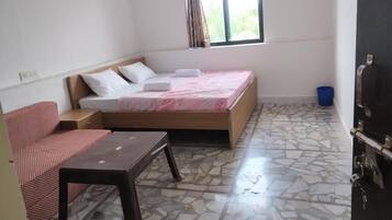 Room, Multiple Bedrooms, Smoking, Balcony | 10 bedrooms