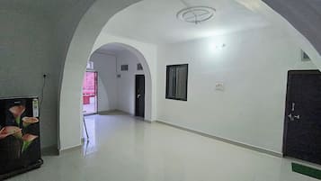 Habitación, varias habitaciones, fumadores, balcón | Pasillo