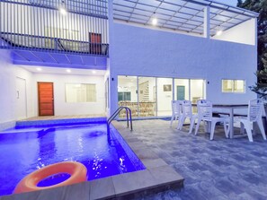 Pool - The villa seamlessly blends modern design, refined aesthetics and serene comfort (Muang Pattaya)