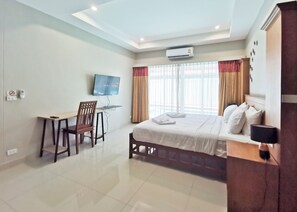 5 bedrooms, in-room safe, iron/ironing board, free WiFi