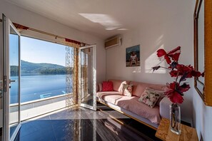 TV - Beautiful and large Villa Franka with private pool and fantastic sea view in Korcula (Vela Luka)