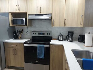 Microwave, oven, stovetop - Luxy Crib a luxery suite in the cornerstone area  (Calgary)