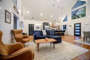 Lobby - Top % Secluded 1.25ac: Spa Bath, Tub & Pull-Thru (Broken Bow)