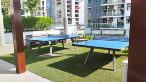 تناول الطعام بالخارج