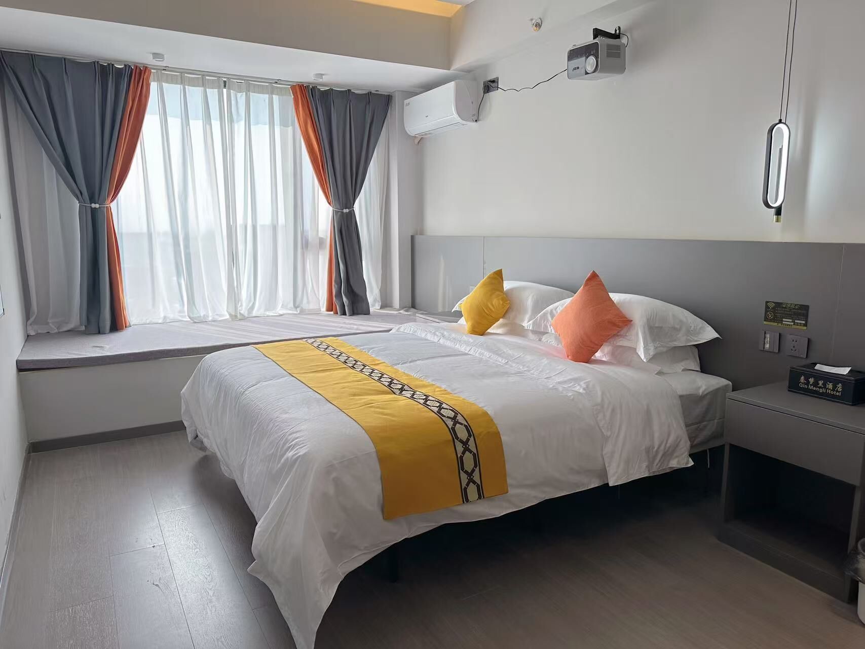 Desk, laptop workspace, free WiFi