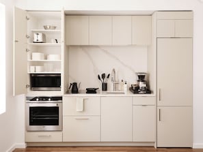 Microwave, stovetop, dishwasher, toaster - Mint House Washington DC Downtown by Kasa (Washington)
