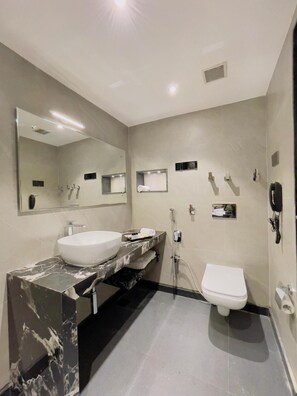 Double Room, 1 King Bed, Private Bathroom, Garden View | Bathroom | Shower, hair dryer, slippers, towels - Paradise Premium (Srinagar)