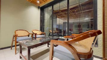 Lobby lounge