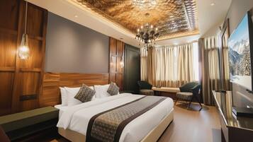 Deluxe Double Room, 1 King Bed, Private Bathroom, Courtyard View | Minibar, in-room safe, laptop workspace, soundproofing