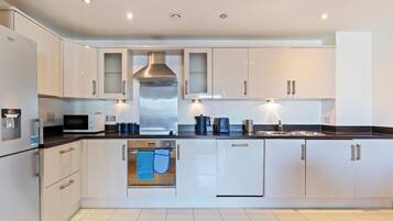 Apartment | Private kitchen | Fridge, microwave, oven, electric kettle