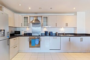 Apartment | Private kitchen | Fridge, microwave, oven, electric kettle