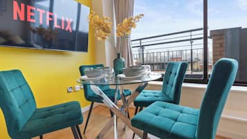 Apartment | Dining