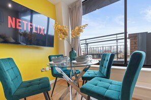 Apartment | Dining - The Royale Penthouse - Skyline View - Balcony (Birmingham)