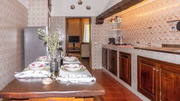 雪櫃、微波爐、焗爐、爐具