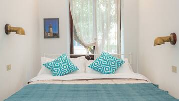 5 bedrooms, iron/ironing board, free WiFi, bed sheets