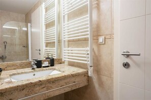 Apartment, 1 Bedroom, Garden View, Ground Floor | Bathroom - Marina Apartment Ponent 602 (Piran)
